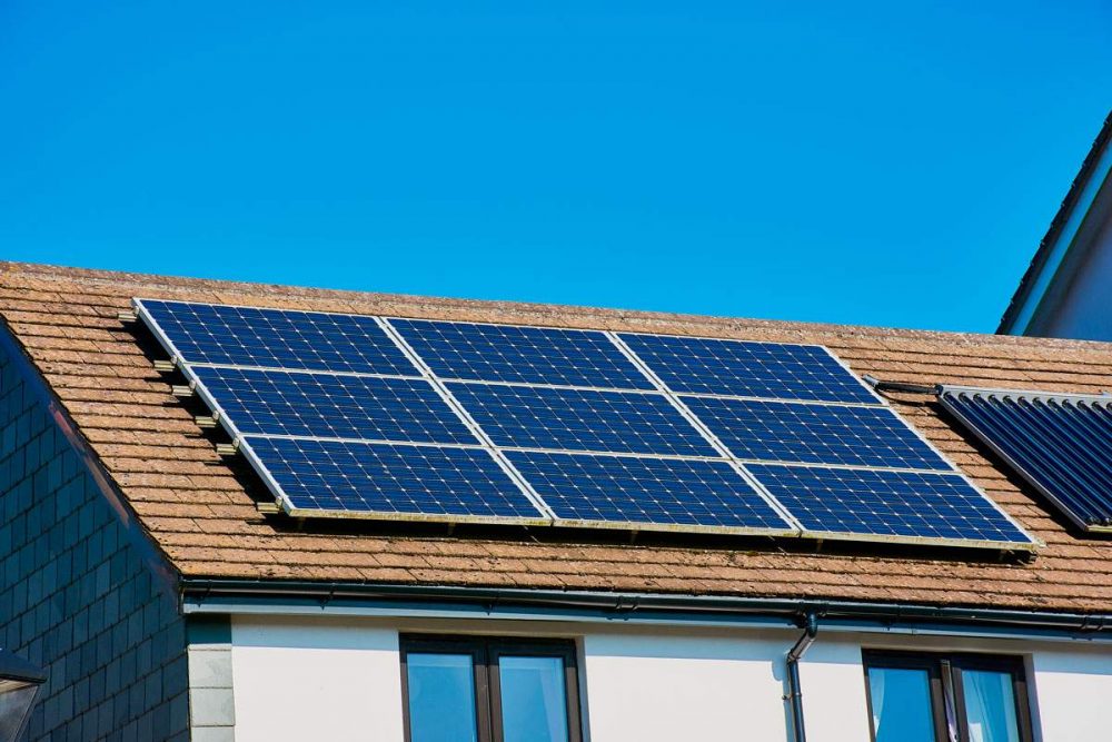Instalación en vivienda con todos los permisos para instalar placas solares